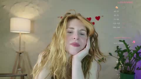 Snapshot of violetplath chatting on February 16, 2:21 pm Violet  next stream December 6 online show from February 16, 2:21 pm