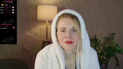 Snapshot of violetplath chatting on March 9, 11:14 pm Violet  next stream December 6 online show from March 9, 11:14 pm