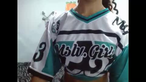 Snapshot of violetta_dreams chatting on October 22, 7:59 pm violetta_dreams online show from October 22, 7:59 pm