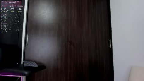 violetta_pretty online show from May 22, 7:31 pm