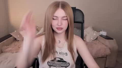 Snapshot of violettaotis chatting on February 7, 11:23 am ViolettaOtis online show from February 7, 11:23 am