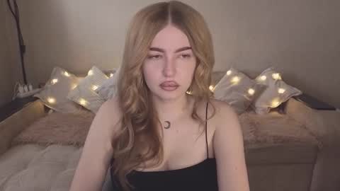 Snapshot of violettaotis chatting on October 16, 12:16 pm ViolettaOtis online show from October 16, 12:16 pm