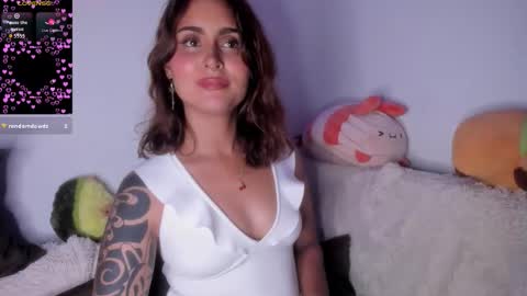 Snapshot of violetteramirez01 chatting on October 9, 11:54 pm Violette online show from October 9, 11:54 pm