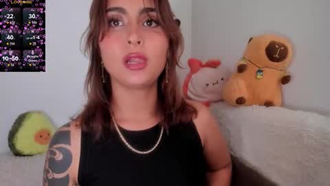 Snapshot of violetteramirez01 chatting on October 6, 9:21 pm Violette online show from October 6, 9:21 pm