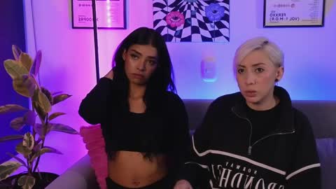 Violet online show from May 20, 1:57 am