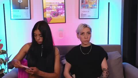 Violet online show from April 14, 2:59 am