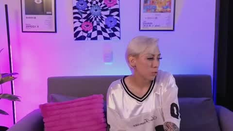 Violet online show from June 1, 1:18 am
