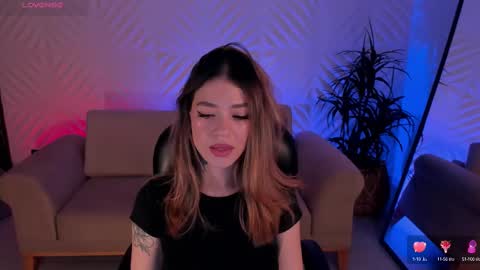 Snapshot of violetthansson chatting on February 17, 9:54 pm Violett online show from February 17, 9:54 pm