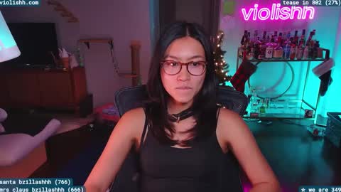 Snapshot of violishh chatting on December 4, 4:37 am follow me on twitter violishh and ig violishh  online show from December 4, 4:37 am