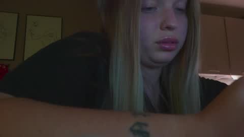 Snapshot of viollasinzz chatting on February 17, 7:55 pm Violla online show from February 17, 7:55 pm