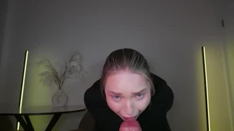Snapshot of viollasinzz chatting on October 16, 6:35 am Violla online show from October 16, 6:35 am