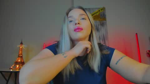Snapshot of viollasinzz chatting on February 8, 3:41 am Violla online show from February 8, 3:41 am