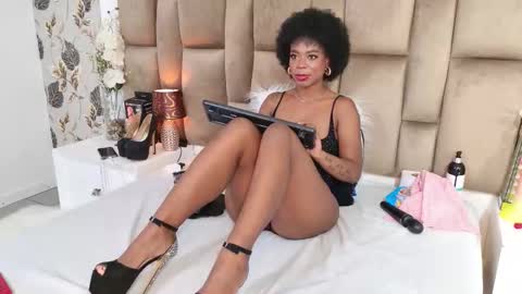 Snapshot of vittoriagreco chatting on October 17, 12:47 am vittoriagreco online show from October 17, 12:47 am