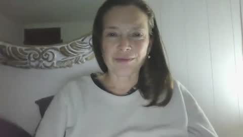 Snapshot of vivi_bee chatting on September 27, 1:25 am vivian online show from September 27, 1:25 am