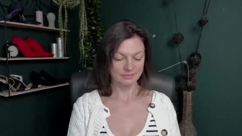 Vivian online show from March 11, 7:35 am