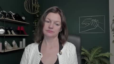 Vivian online show from November 10, 7:33 am