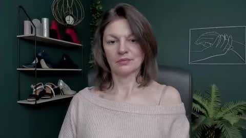 Vivian online show from November 20, 7:07 am