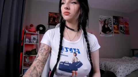 vivian_qwerty online show from March 7, 4:23 am