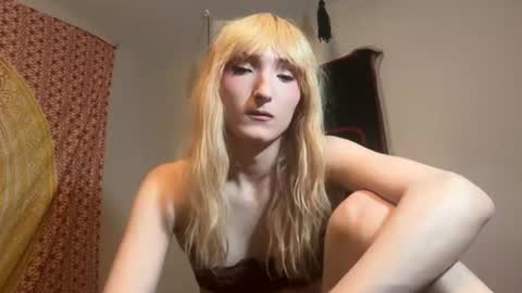 vivian layy online show from July 24, 7:55 pm