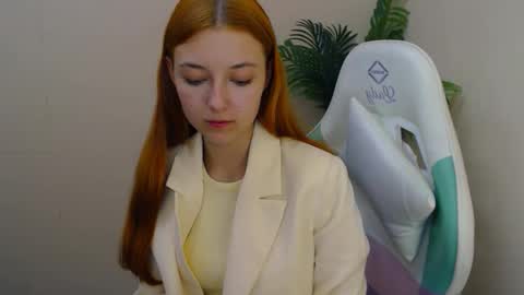 Snapshot of vivien_leight chatting on October 13, 6:10 pm Vivien online show from October 13, 6:10 pm