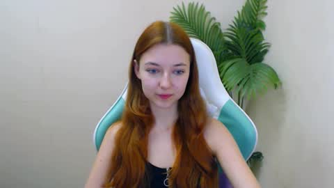 Snapshot of vivien_leight chatting on January 24, 9:37 pm Vivien online show from January 24, 9:37 pm