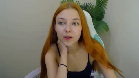 Snapshot of vivien_leight chatting on October 8, 5:52 pm Vivien online show from October 8, 5:52 pm
