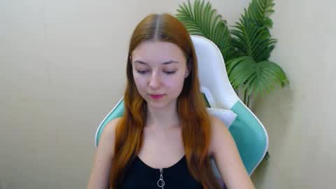 Snapshot of vivien_leight chatting on February 3, 11:15 pm Vivien online show from February 3, 11:15 pm