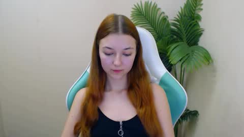 Snapshot of vivien_leight chatting on February 12, 11:30 pm Vivien online show from February 12, 11:30 pm