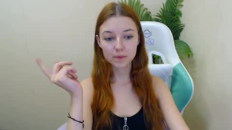 Snapshot of vivien_leight chatting on February 5, 9:50 pm Vivien online show from February 5, 9:50 pm