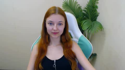 Snapshot of vivien_leight chatting on March 4, 9:54 pm Vivien online show from March 4, 9:54 pm