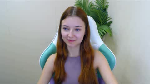 Snapshot of vivien_leight chatting on December 6, 10:13 pm Vivien online show from December 6, 10:13 pm