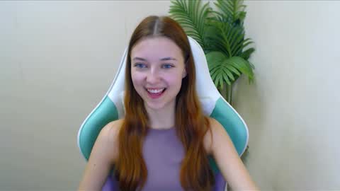 Snapshot of vivien_leight chatting on December 7, 1:19 am Vivien online show from December 7, 1:19 am