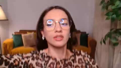 Vivienne online show from October 1, 3:55 pm