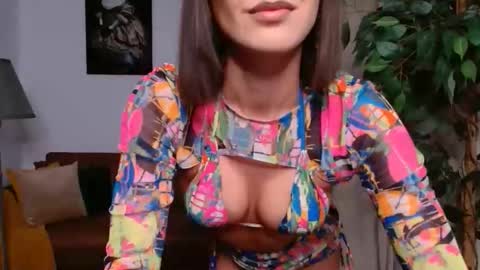 Vivienne online show from March 19, 5:40 pm