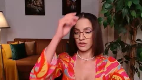 Vivienne online show from March 4, 4:59 pm