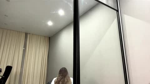 vixcx_ online show from December 3, 7:47 pm