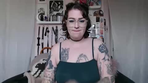 Snapshot of vixinvvitch chatting on October 29, 6:30 pm VIXIN online show from October 29, 6:30 pm