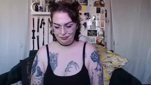 Snapshot of vixinvvitch chatting on October 7, 8:05 pm VIXIN online show from October 7, 8:05 pm