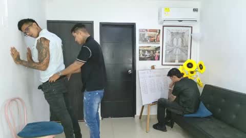 voyeurism_guys online show from April 14, 11:30 pm