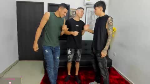 voyeurism_guys online show from February 4, 11:30 pm