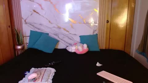 kitty SUPORT ME AND MY BABY SINGLE MOMY online show from April 14, 9:56 am