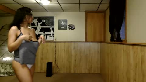 wanderlustgaal online show from December 18, 11:49 am