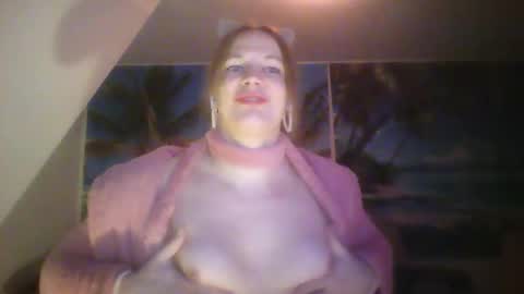 Emilia inst  online show from January 1, 10:46 pm