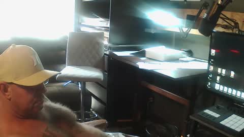 inittogetitin online show from February 1, 11:24 pm