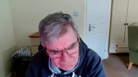 wanttobefree90 online show from April 9, 10:10 am