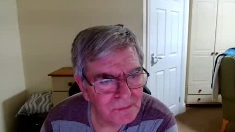 wanttobefree90 online show from April 22, 7:10 pm