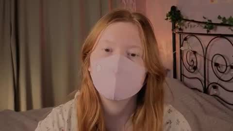 lira and flo online show from January 11, 2:06 am