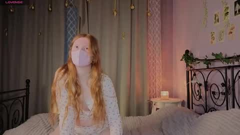 lira and flo online show from January 10, 1:55 am