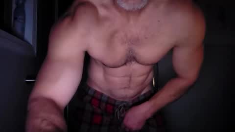 waynekent80 online show from January 11, 6:52 am