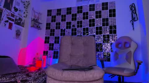 weed420moni online show from October 31, 7:53 am